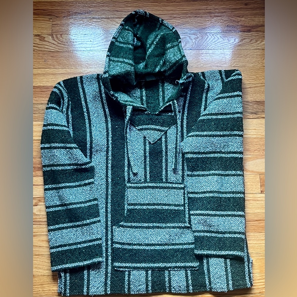 B A J A poncho